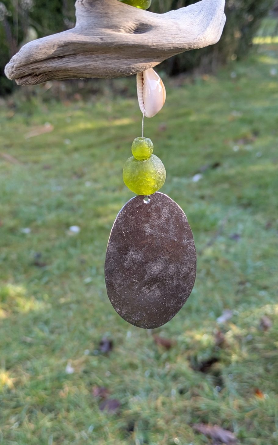 Treibholzgirlande in Peridotgrün mit Löffelchips bengoArt Treibholzgirlande - mobile Besteck Recyclingglas