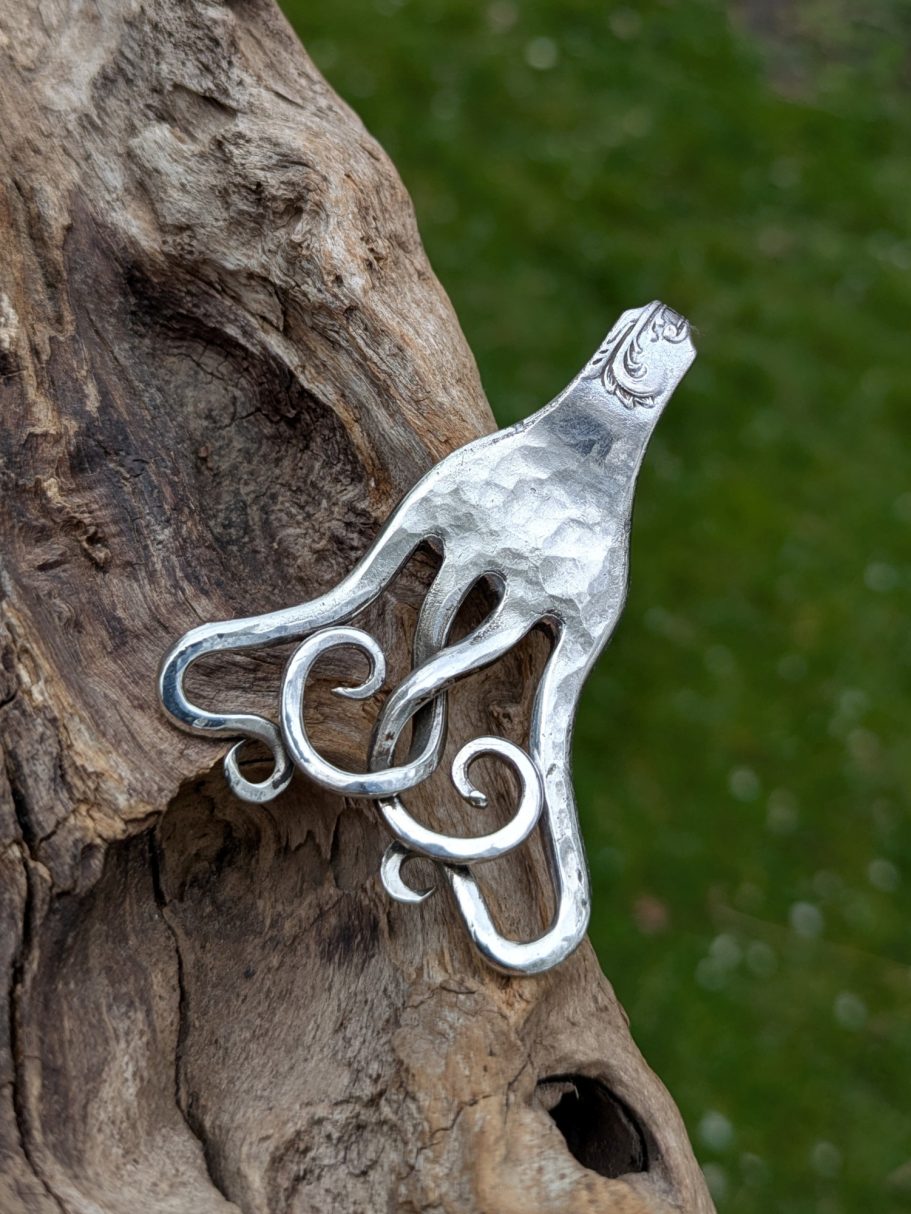 Amulett für Halskette/Lederband bengoArt Gabelschmuck Kettenanhänger mit Schnörkeln