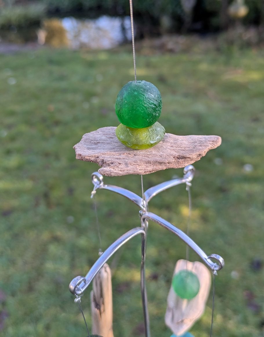 Treibholzmobile mit Gabel und Löffel 5 Grüntöne bengoArt Treibholzgirlande - mobile Besteck Recyclingglas