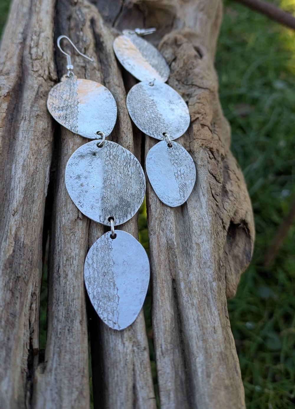 Ohringe versilbert mit Struktur