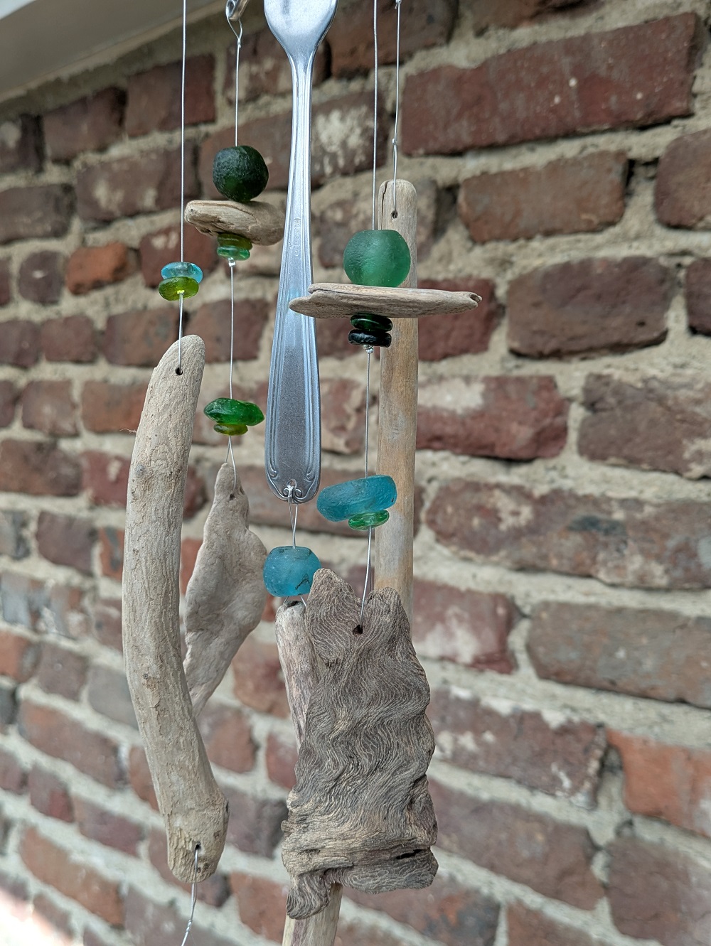 Treibholzmobile Grüntöne mit Besteck