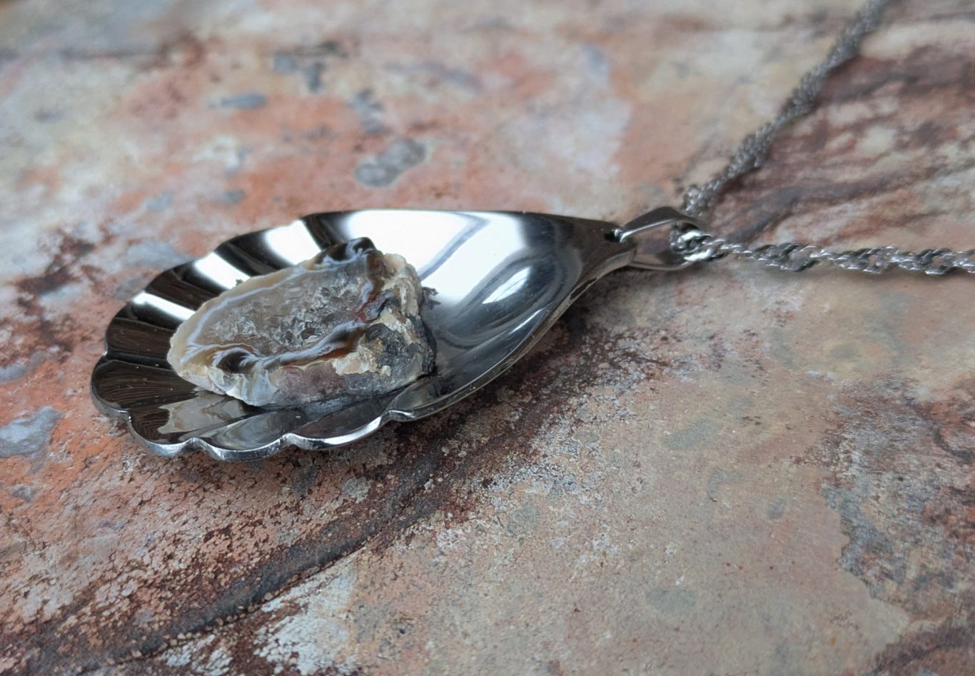 bengoArt versilberter Anhänger Besteckkunst Unikatschmuck Löffelanhänger Achat