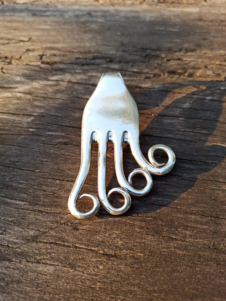 Amulett für Kette Welle versilbert bengoArt Gabelschmuck Kettenanhänger mit Schnörkeln